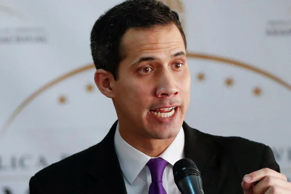 Guaido'dan muhaliflere ''sokağa çıkın'' çağrısı