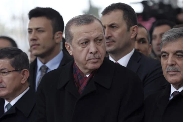 "Gül ve Davutoğlu'nun iktidar olma derdi yok"