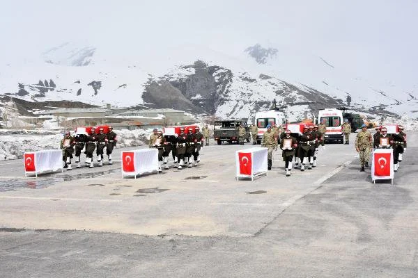 Hakkari şehitlerine veda
