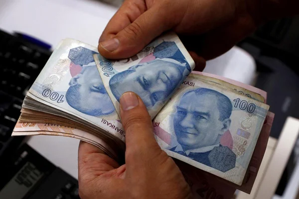 Hazine 3,2 milyar lira borçlandı