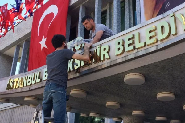 İBB binasına T.C. ibaresi eklendi