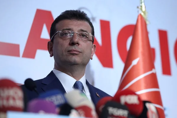 İmamoğlu, derbiyi tribünden izleyecek