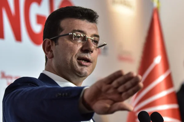 İmamoğlu: Kimin mazbatasını kime vermiyorsun?