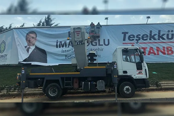 İmamoğlu'ndan flaş hamle: 'Teşekkürler İstanbul' yazılı pankartlar asıldı