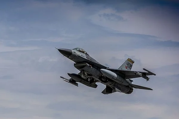 Irak'ın kuzeyine hava harekatı
