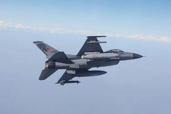 Irak'ın kuzeyine hava harekatı
