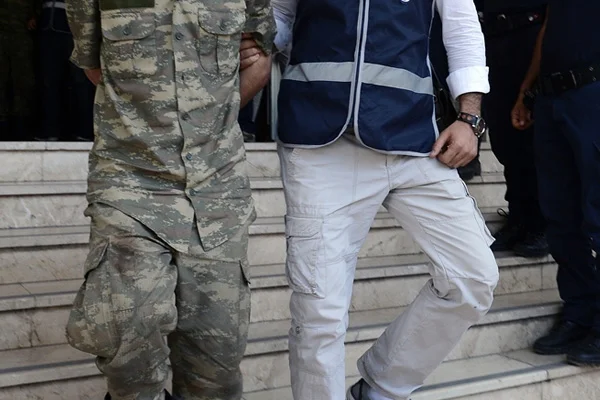 İstanbul'da büyük operasyon: 210 muvazzaf askere gözaltı kararı