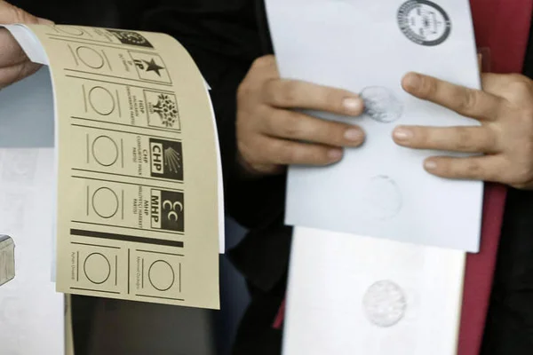 İstanbul'da oy sayımı tamamlandı: Tüm gözler YSK kararında