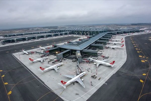 İstanbul'da uçaklar ortalama 143 yolcuyla iniş kalkış yaptı