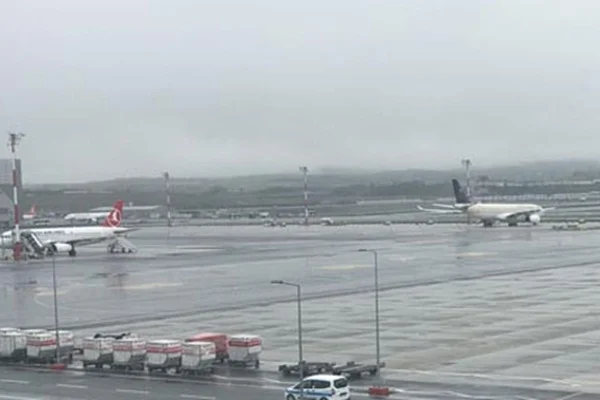 İstanbul hava trafiğine sis engeli