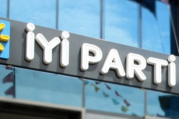 İyi Parti'de istifa depremi