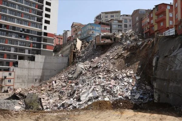 Kağıthane'deki enkaz bölgesinde geoteknik rapor hazırlanıyor