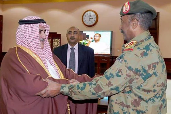 Körfez ülkeleri, darbeci Sudan yönetimine destek için sıraya girdi