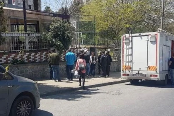Küçükçekmece'de 2 emekli polis çatıştı