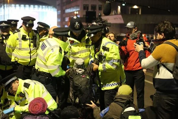 Londra'daki çevreci işgal eyleminde 47 gözaltı