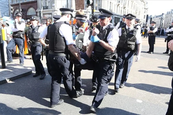 Londra'daki çevreci işgal eyleminde gözaltı sayısı 750'yi geçti