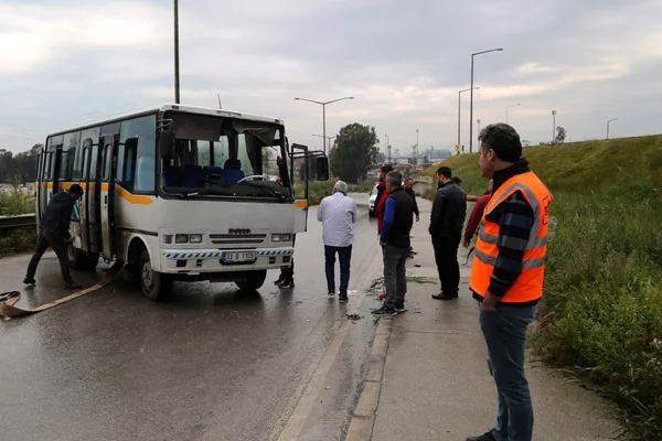 Mersin'de işçi servisi devrildi: 6 yaralı