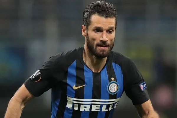 Milan'ın oyuncusu Antonio Candreva, 30 göçmen çocuğa sahip çıktı
