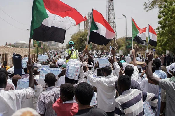 Muhalif gruplardan Sudan halkına sokağa çıkın çağrısı