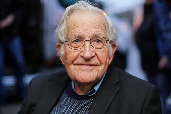 Noam Chomasky: İktidarlar, pisliklerinin ortaya çıkarılmasından hoşlanmaz