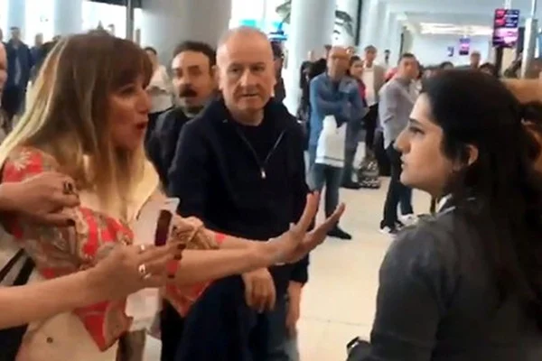 Oyuncu Gürgen Öz'den havalimanında olay çıkartan Funda Esenç isimli şahsa tepki