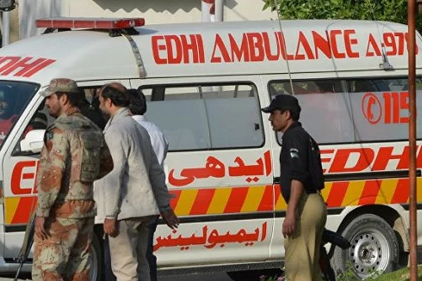 Pakistan'da otobüs devrildi: 8 ölü 44 yaralı
