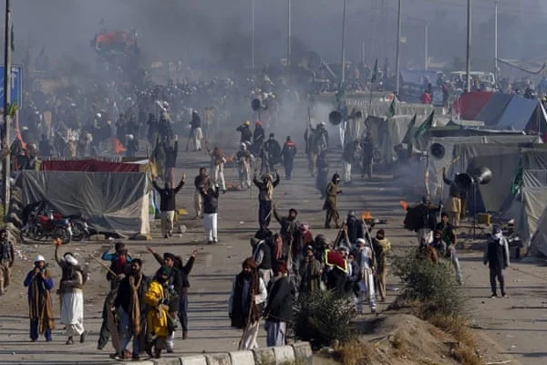 Pakistan'da pazar yerinde patlama