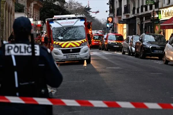 Paris'te korkutan yangın