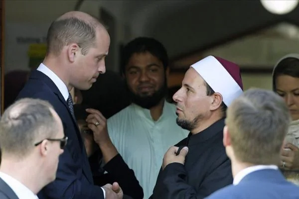 Prens William'dan Nur Camisi'ne ziyaret