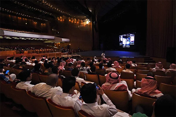 S.Arabistan'da, Orta Doğu'nun en büyük, en lüks sinema salonu açıldı
