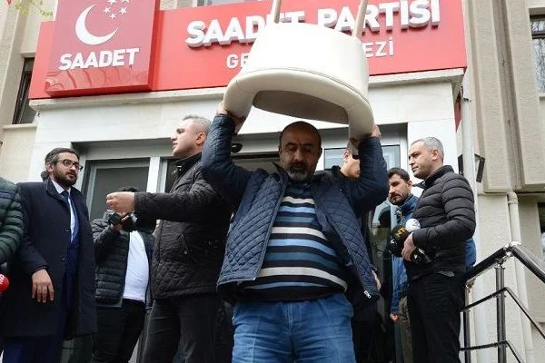 Saadet Partisi Genel Merkezi tahliye ediliyor