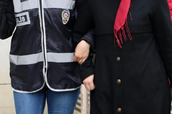 Samsun'da 17 ayrı suçtan aranan kadın yakalandı