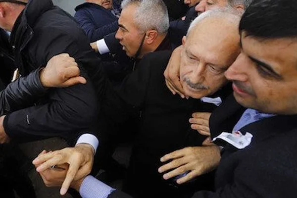 Şehit cenazesine giden Kılıçdaroğlu'na saldırı