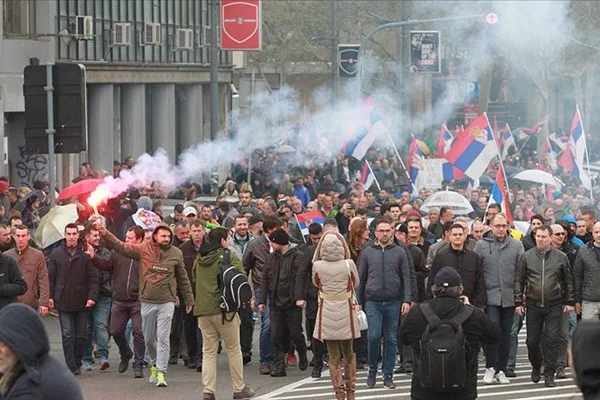 Sırbistan'da hükümet karşıtı protesto