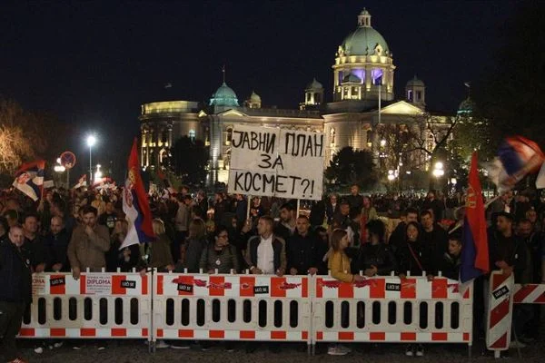 Sırbistan ve Karadağ'da hükümet karşıtı protestolar sürüyor