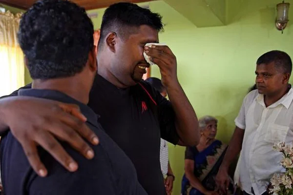 Sri Lanka'da Savunma Bakanı ve Emniyet Müdürü'nün istifası istendi