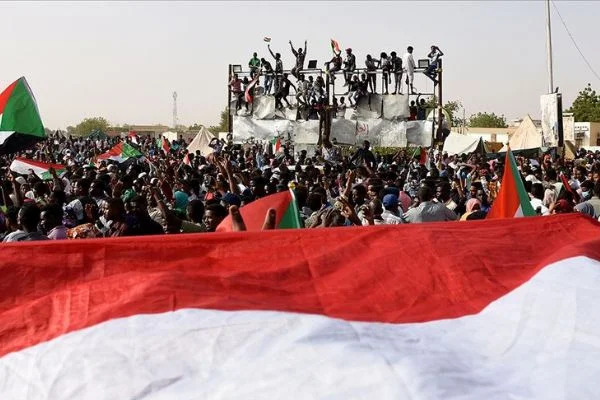 Sudan Askeri Geçiş Konseyi'nin 3 üyesi istifa etti