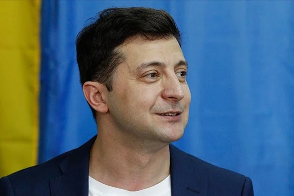 Ukrayna'da seçimin galibi Zelenskiy