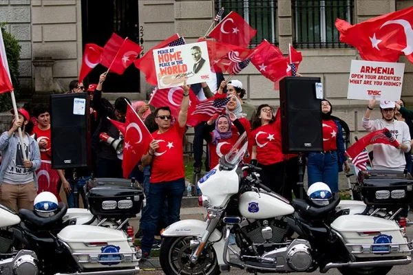 Washington'da yaşayan Türklerden Ermeni iddialarına karşı protesto