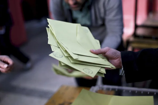 YSK'nın KHK kararının ardından hangi belediyeler hangi partiye geçti?