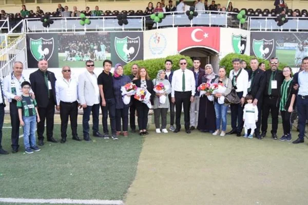 Abalı Denizlispor'un 'yükselme' maçını şehit anneleri de izledi