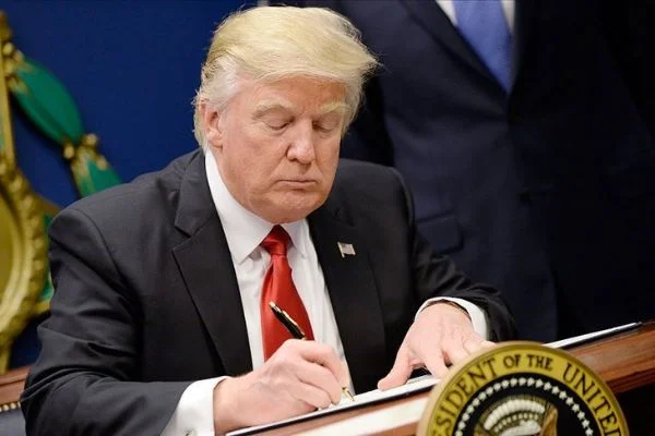 ABD Başkanı Trump İran'a yaptırımları imzaladı