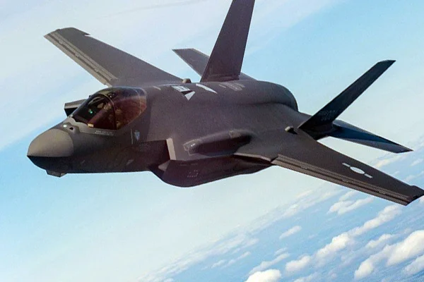 ABD, F-35'lerin Türkiye'ye gelmesi için yakıt vermeyecek
