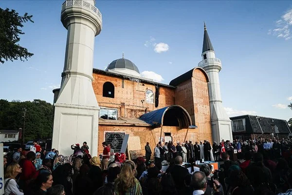 ABD'li Müslümanlar kundaklanan Diyanet Camii için seferber oldu