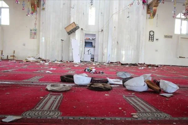 Afganistan'da cuma namazında bombalı saldırı
