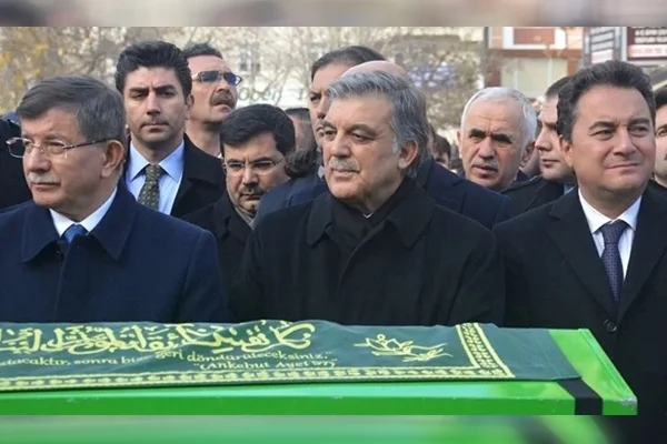Ahmet Taşgetiren'den, yeni partiyle ilgili iddia: Hareketlerden biri Davutoğlu, diğeri Babacan merkezli, Gül katkıda bulunacak