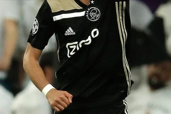 Ajax'tan Naci Ünüvar'a profesyonel sözleşme