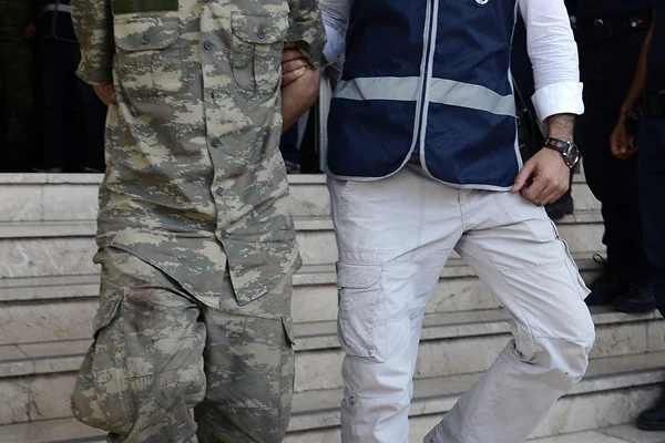 Ankara'da 34 asker hakkında gözaltı kararı
