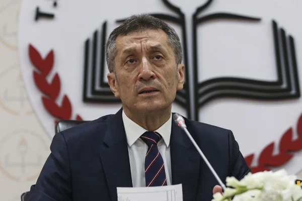 Bakan Selçuk yeni eğitim sistemini açıkladı: Liselerde ders sayısı düşüyor