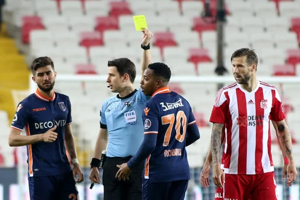 Başakşehir'in puan kayıpları sürüyor